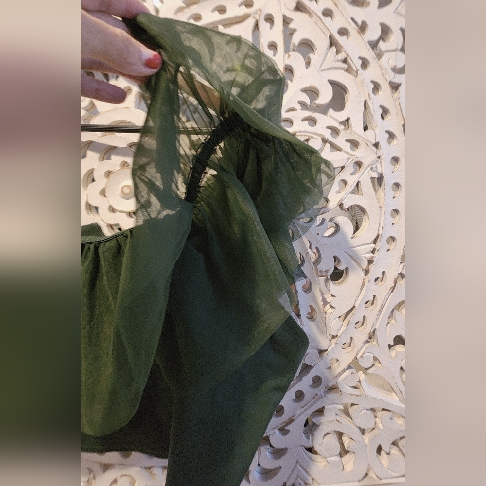 SUNDAY IN BROOKLYN One-Shoulder TOP Smocked Back Front Ruffle Green medium EUC - Picture 11 of 13